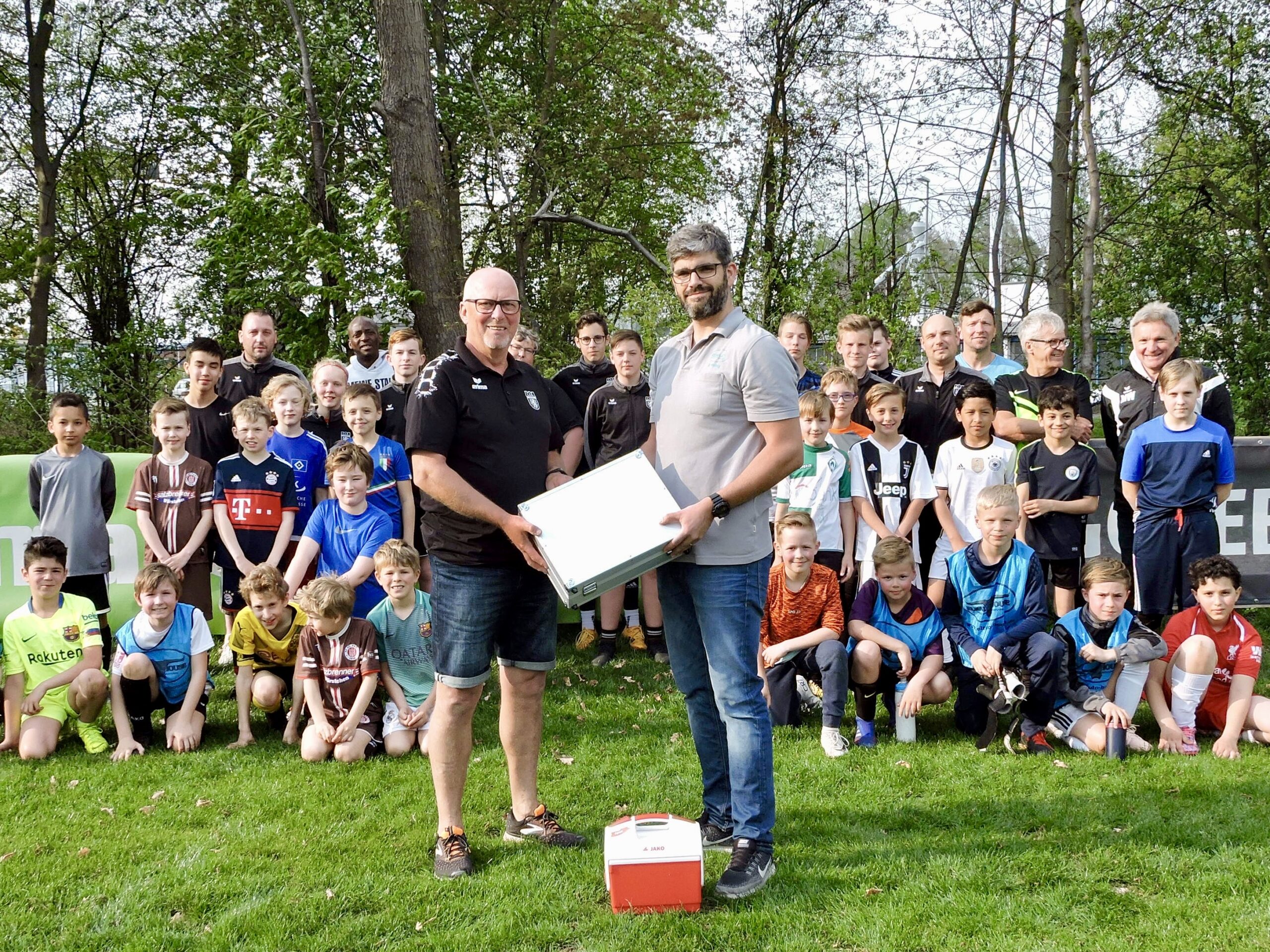Read more about the article Danke fürs Engagement! LSK lädt seine Jugendtrainer zum Grillen ein