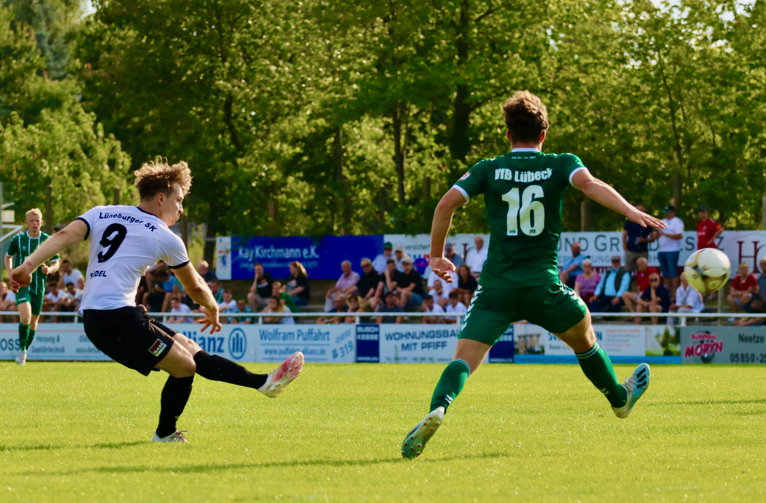 Read more about the article LSK verliert durch späte Tore 0:2 gegen VfB Lübeck