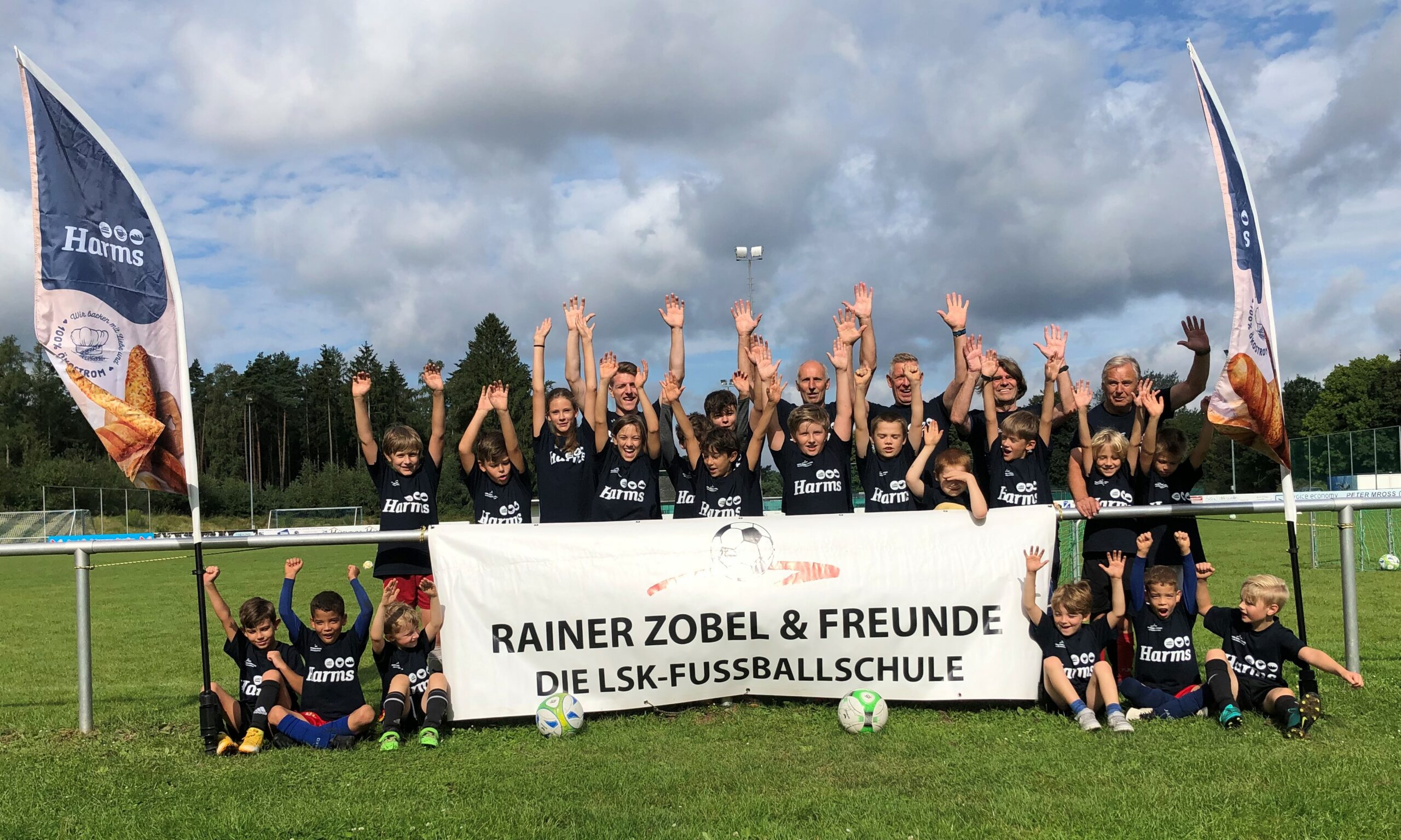 Read more about the article Letztes Ferien-Fußball-Camp in den Sommerferien: Die LSK-Fußballschule zu Gast beim TuS Barendorf!