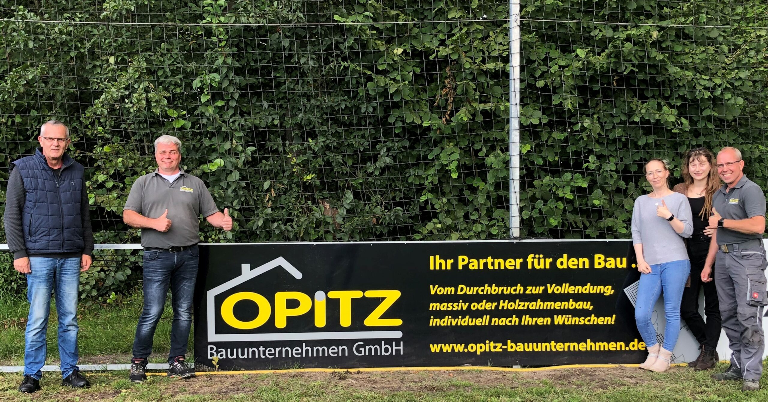 Read more about the article Neuer Bandensponsor im expert-Trainingscenter des LSK: Die Opitz Bauunternehmen GmbH