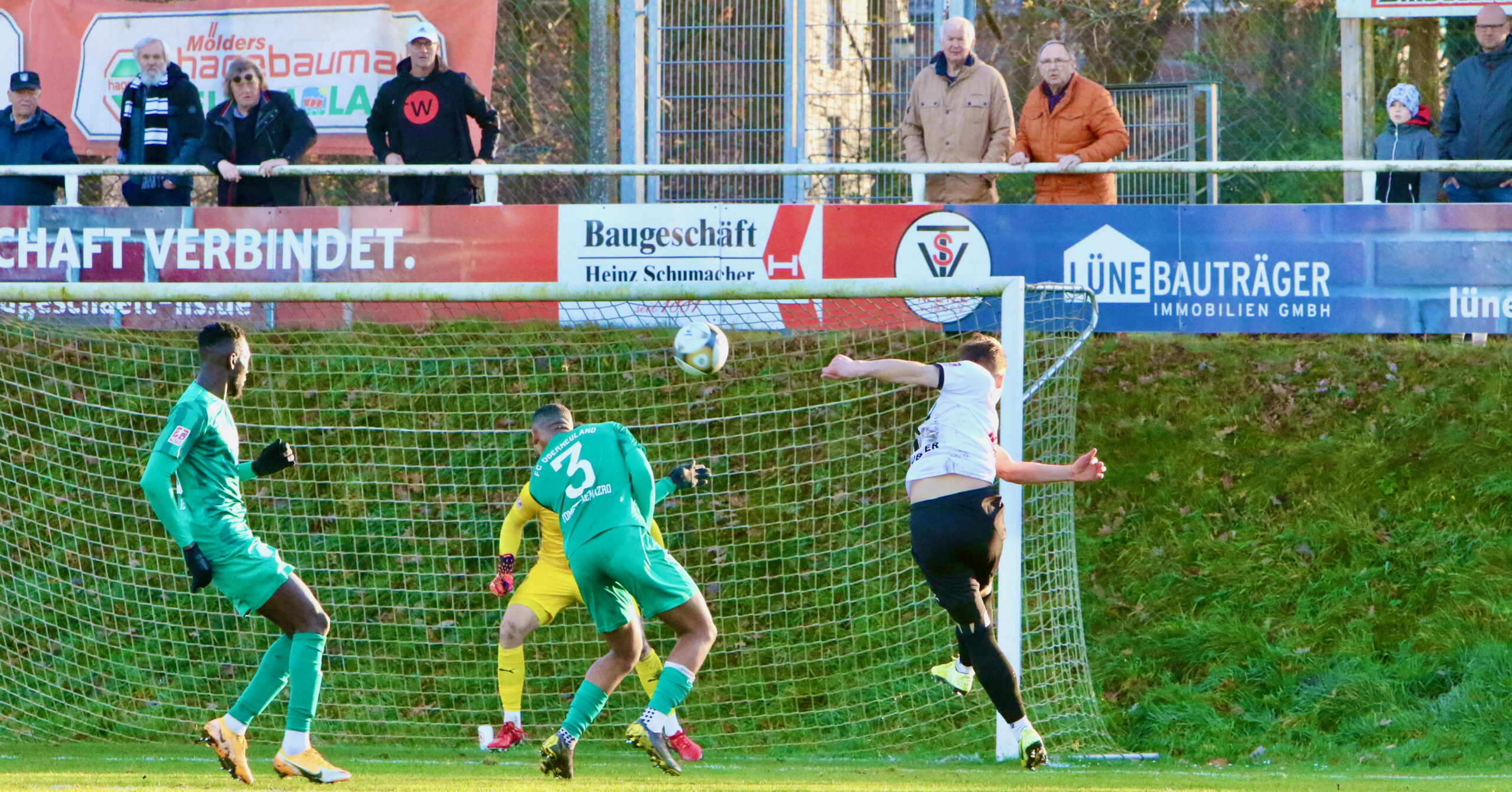 Read more about the article LSK nur 0:0 im Abstiegsduell gegen Oberneuland – Fans wütend