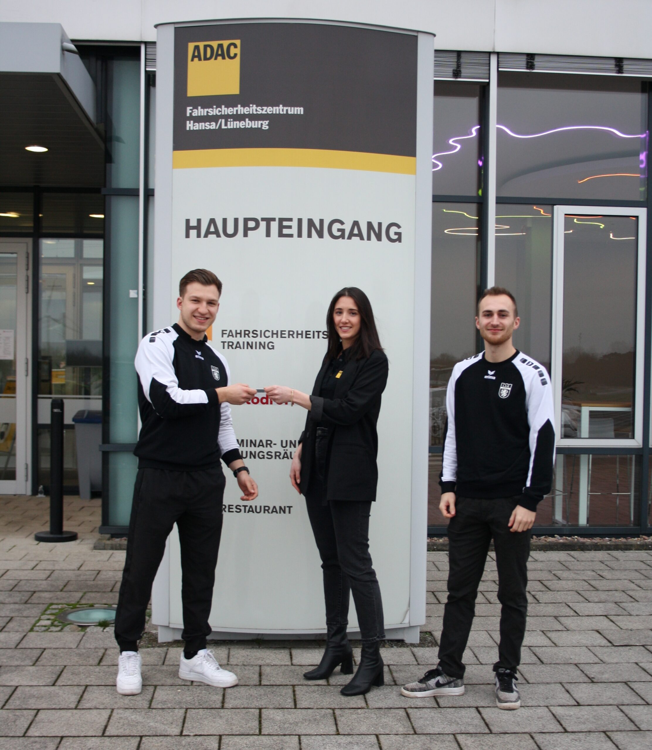 Read more about the article ADAC-Fahrsicherheitszentrum Hansa ist neuer Regionalliga-Sponsor des LSK!