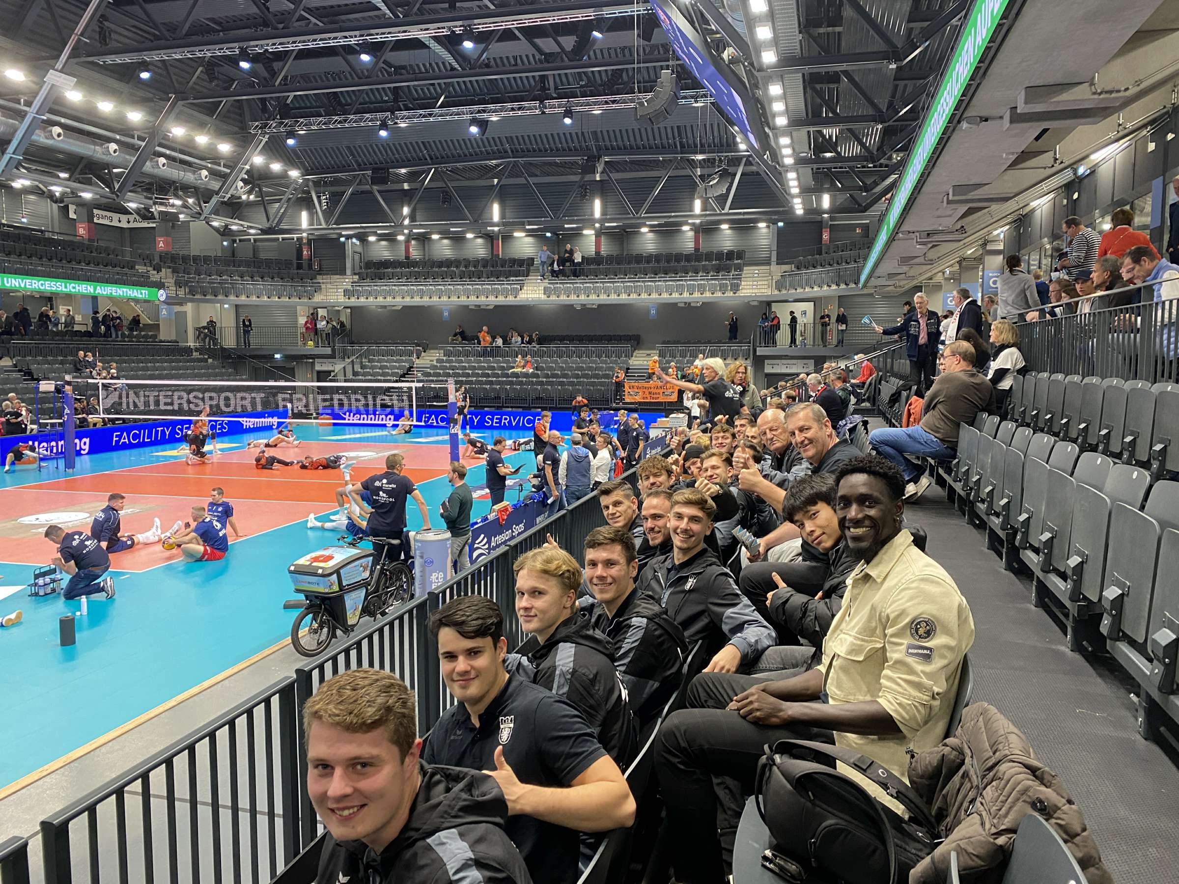 Read more about the article Was für ein Erlebnis! – SVG Lüneburg lädt die erste Mannschaft des LSK in die neue LKH Arena ein.