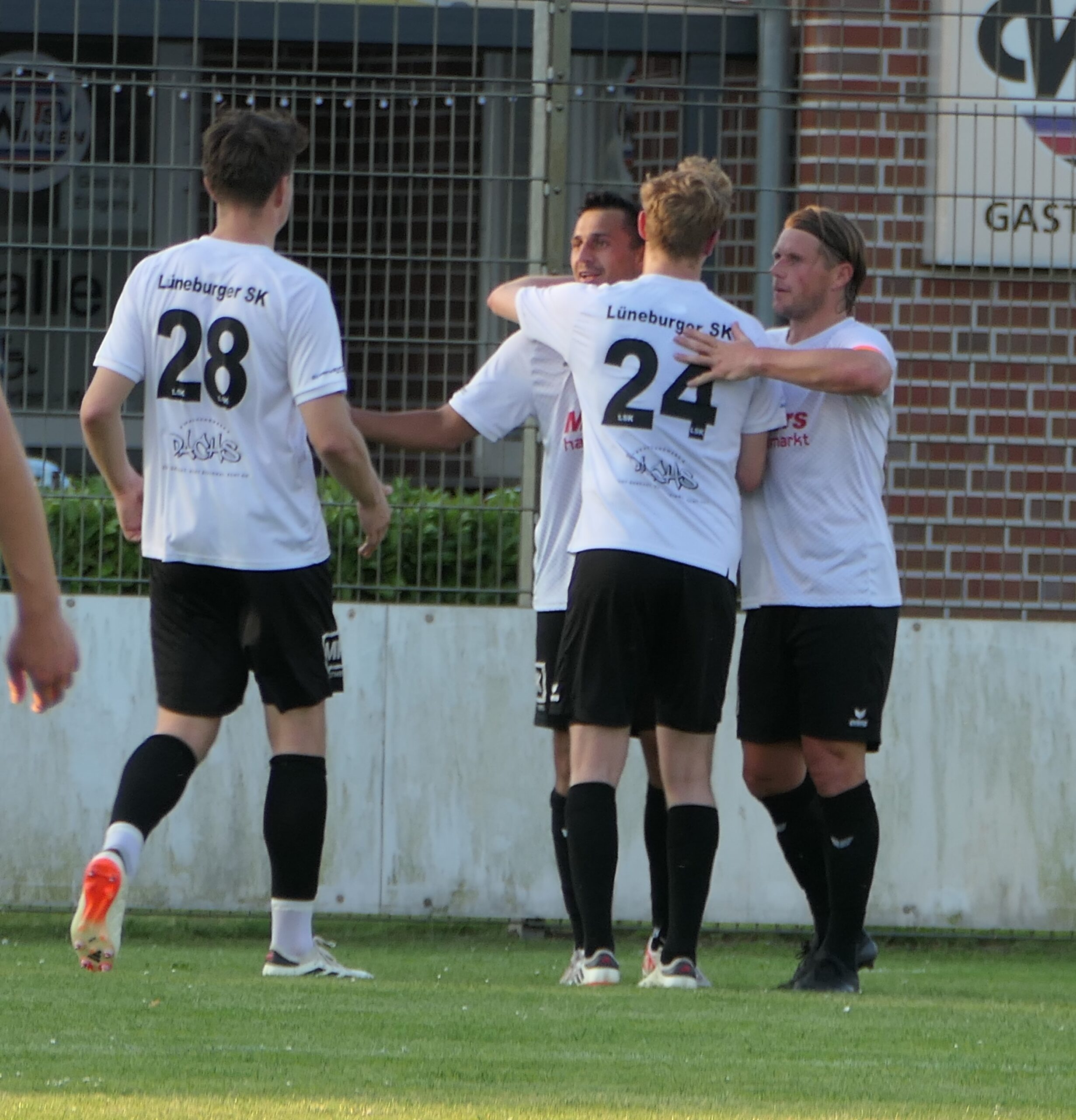 Read more about the article LSK unterliegt Buchholz 2:3 – Sonntag Pokal in Scharnebeck!
